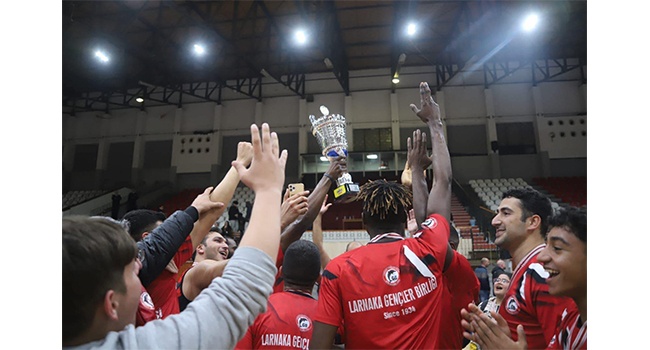 Gençler Birliği “Şampiyon Melekler Takımı” forması ile