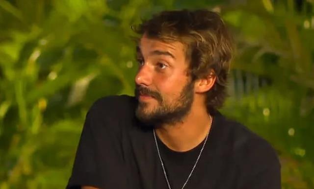 Survivor'ın yıldızı Cemal Can eteğindeki taşları döktü