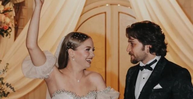 2 ay önce nikah masasına oturan Ufuk Beydemir ve İpek Filiz Yazıcı, düğün yaptı