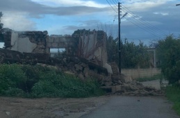 Depremde İskele Yarköy'de bulunan eski bir bina yıkıldı