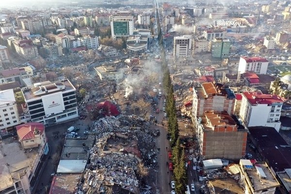 Die Zahl der Menschen, die bei dem Erdbeben, das 10 Provinzen heimsuchte, ihr Leben verloren, überstieg 31.000.